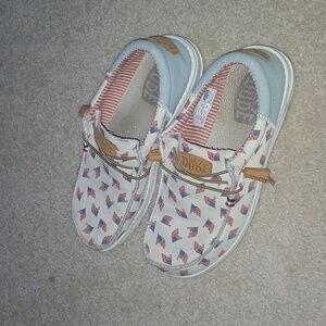 Size 10 Mens Heydudes